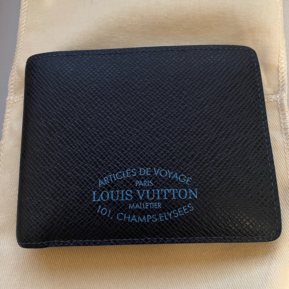 Louis Vuitton Taiga Articles De Voyage Multiple Wallet Blue Marine NWOT